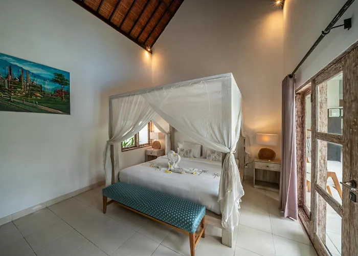Villa Kangaroo Seminyak, 2br Private Pool Close To Double Six